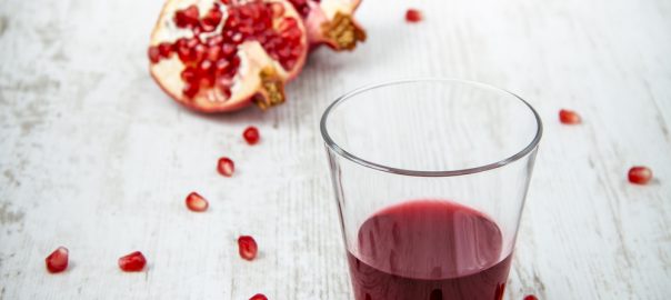 recipegeek-food_talk-3_ways_to_eat_pomegranate