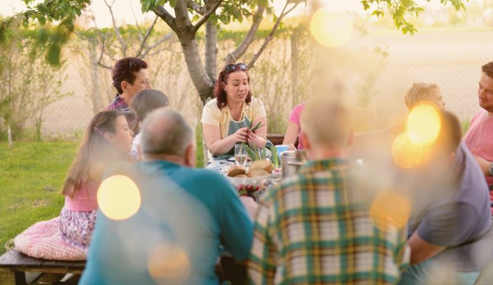 Feeding a Crowd Without Going Crazy - SavvyMom