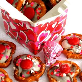 Valentine's Pretzel Hugs