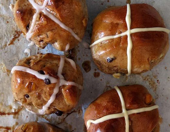 White Chocolate Hot Cross Buns (Two Ways)