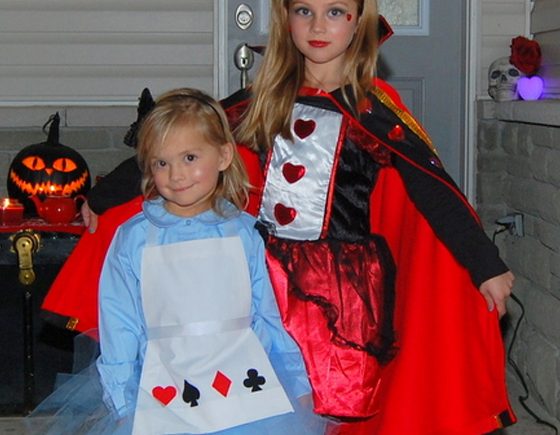 DIY Alice in Wonderland & Queen of Hearts Costumes