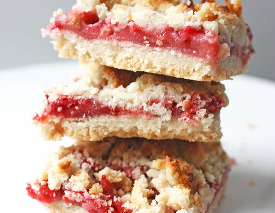 Strawberry Rhubarb Crumble Bars