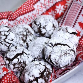 Healthy Chocolate Crinkle Cookies