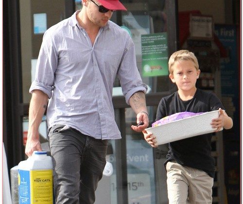 Ryan Phillippe And Son Deacon Stopping By Petco