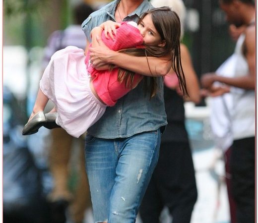 Katie Holmes And Daughter Suri Out And About In New York