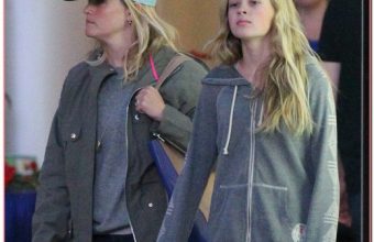 Lookalikes Reese Witherspoon and Daughter Ava Hit the Mall
