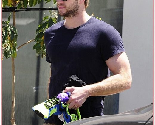 Liam Hemsworth Leaving The Gym