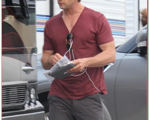 Chris Hemsworth On The Set Of 'Cyber'