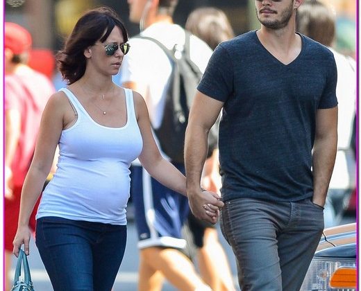 Pregnant Jennifer Love Hewitt & Brian Hallisay Take A Stroll In The Big Apple