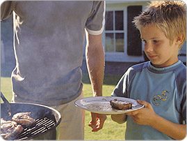 BBQ_father_son_13436_EN