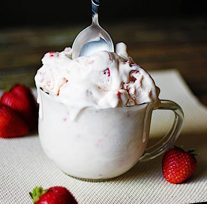 Summer-Strawberry-Cheesecake-Ice-Cream
