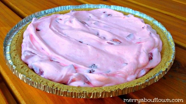 Strawberry-Cream-Pie-620x348