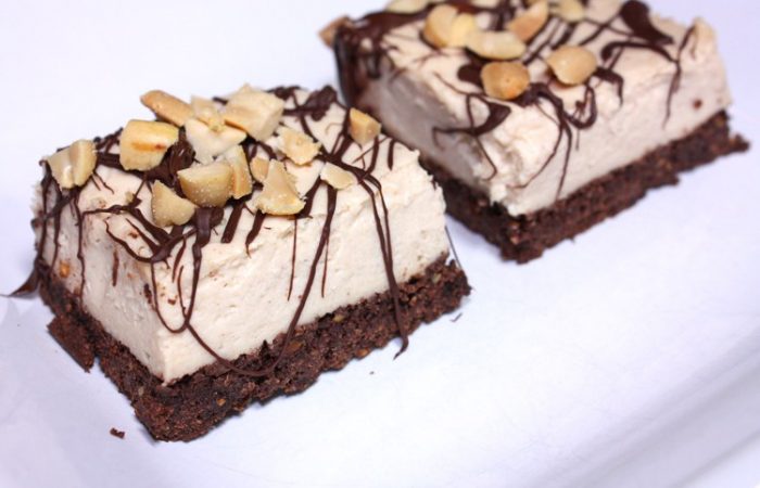 Peanut-Butter-Chocolate-Cheesecake-Protein-Bars_2