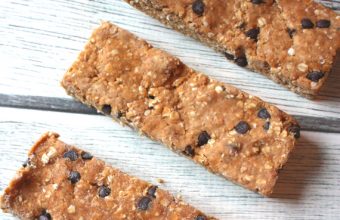 Peanut-Butter-Chocolate-Chip-Protein-Bars_main-copy
