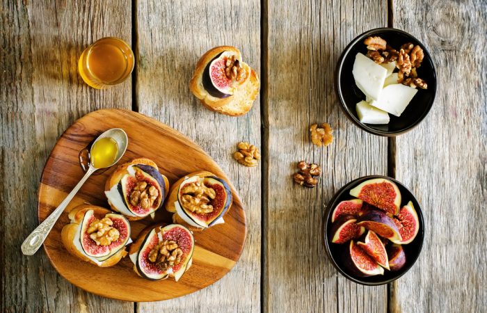 Crostini topped with figs honey and walnuts