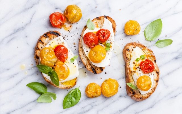 Caprese Crostini Recipe - SavvyMom