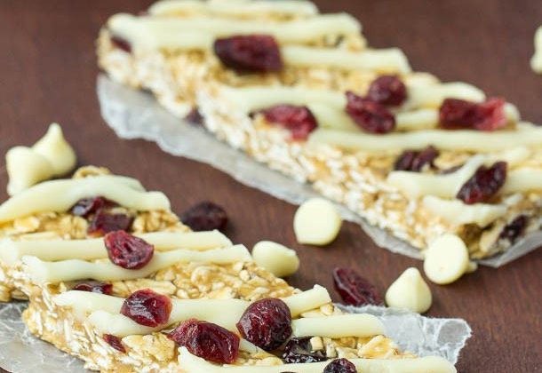 No-Bake-White-Chocolate-Cranberry-Granola-Bars-2-of-6-610x915