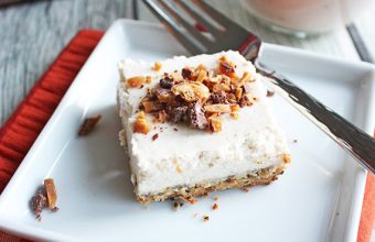 Eggnog-Cheesecake-Protein-Bars_2