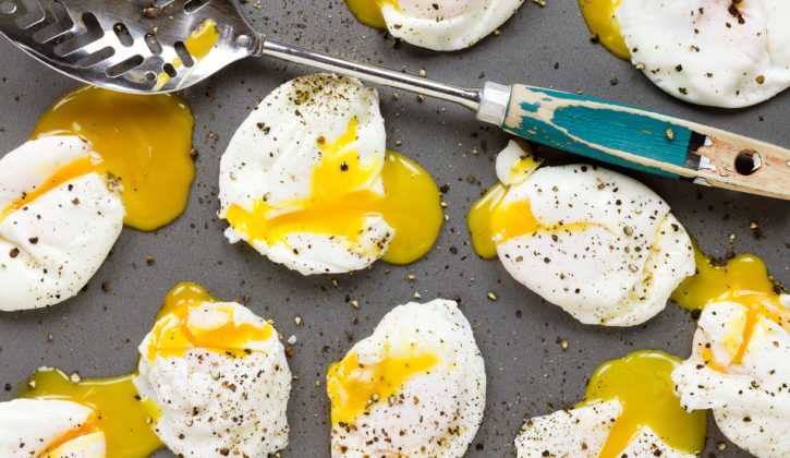 recipegeek-cook_ingredients-how-to_poach_an_egg_perfectly