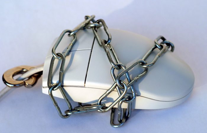chain-on-mouse-1024x682