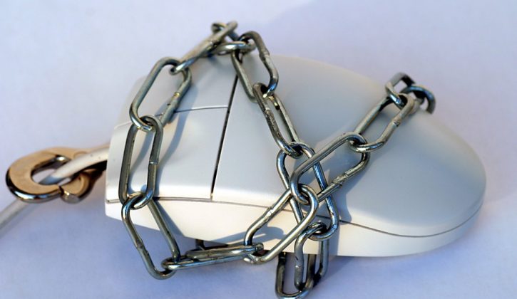chain-on-mouse-1024x682