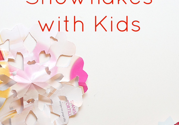 How-to-Make-Paper-Snowflakes-with-kids
