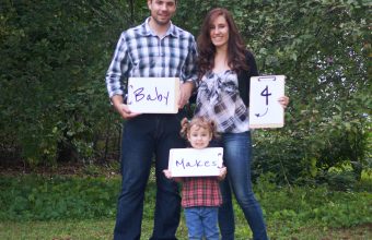 Cute-Family-Pregnancy-Announcement