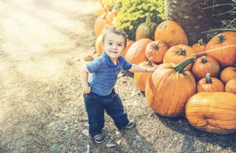 little_boy_with_pumpkin