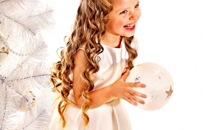 Teaching-Kids-the-Christmas-Spirit-of-Giving-767x1024