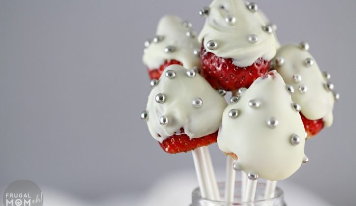 White-Chocolate-Covered-Strawberry-Pops-Close-Up