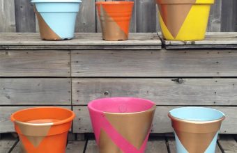 Bold-and-Gold-Spray-Painted-Flower-Pots