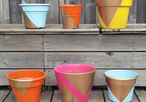 Bold-and-Gold-Spray-Painted-Flower-Pots