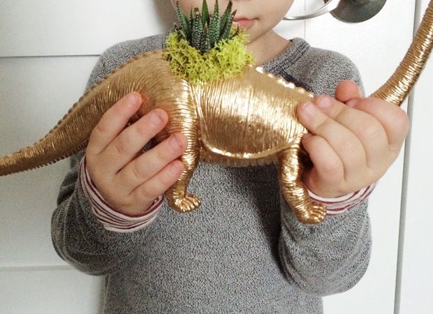 dinosaur-terrarium-with-kids