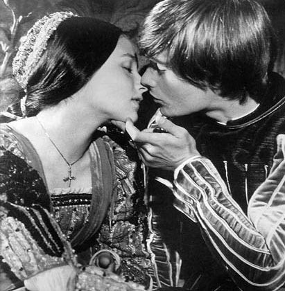 black-and-white-romeo-and-juliet-1968-7058668-411-440