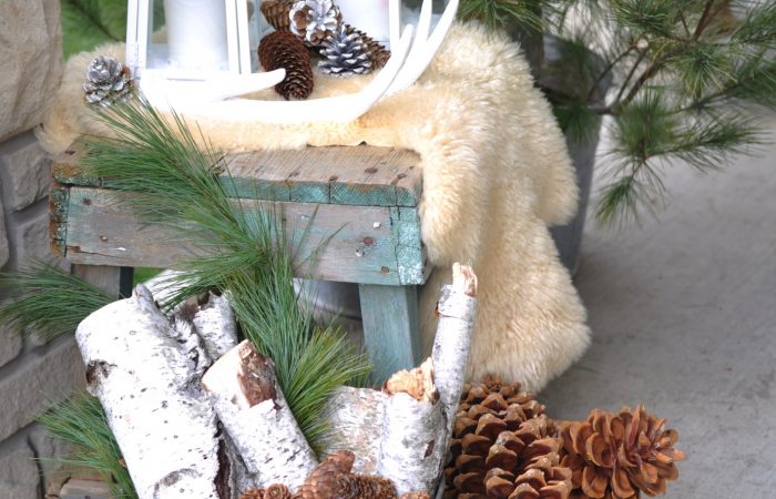 Scandinavian-Inspired-Christmas-front-door-porch-2
