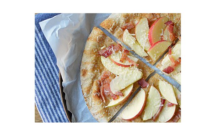 Apple, Cheddar, and Bacon Pita Pizzas