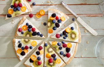 fruity cookie pizza